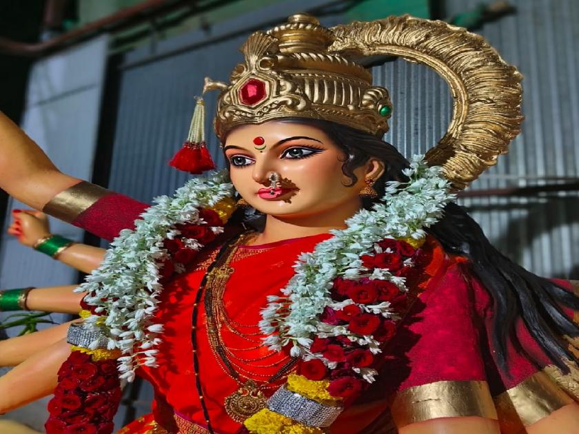 Thieves looted the gold Mangalsutra around Goddess Durga's neck in broad daylight in Satara | Satara: भरदिवसा दुर्गा देवीच्या गळ्यातील सोन्याचे मंगळसूत्र चोरट्यांनी केले लंपास