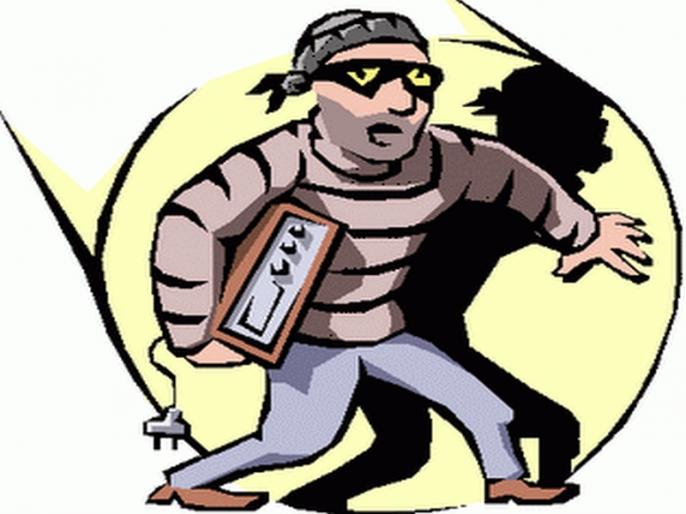 Burglary at three places in Pirwadi | पिरवाडी येथे तीन ठिकाणी घरफोडी