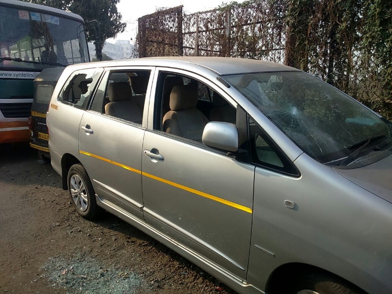 Vehicle sabotage in Gujarnagar, Pimpri Chinchwad; Diesel also got stolen | पिंपरी चिंचवडमधील गुजरनगर येथे वाहनांची तोडफोड; डिझेलही गेले चोरी