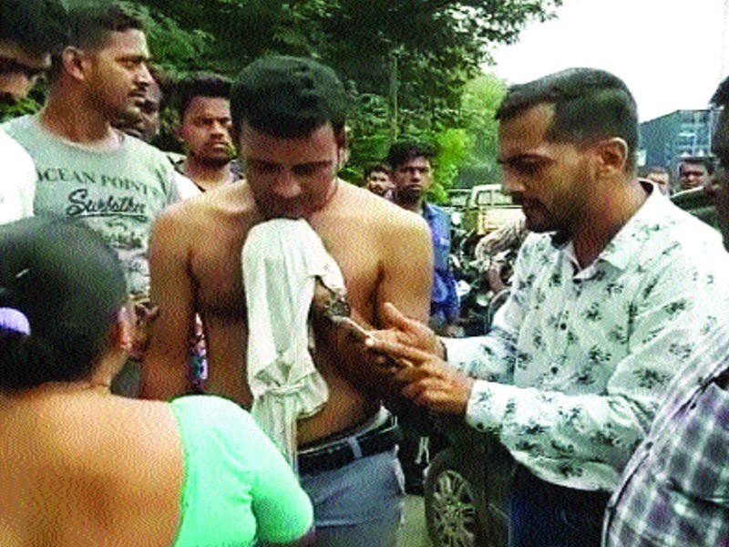 Sonasakhali thief stabbed to death | सोनसाखळी चोराला रंगेहाथ अटक