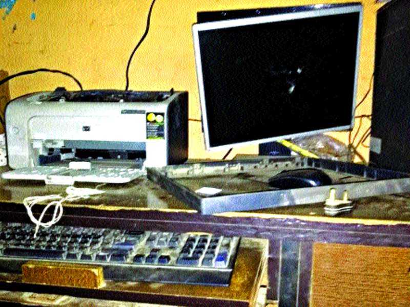 Disrupted office of MSEDCL | महावितरणच्या कार्यालयाची नासधूस
