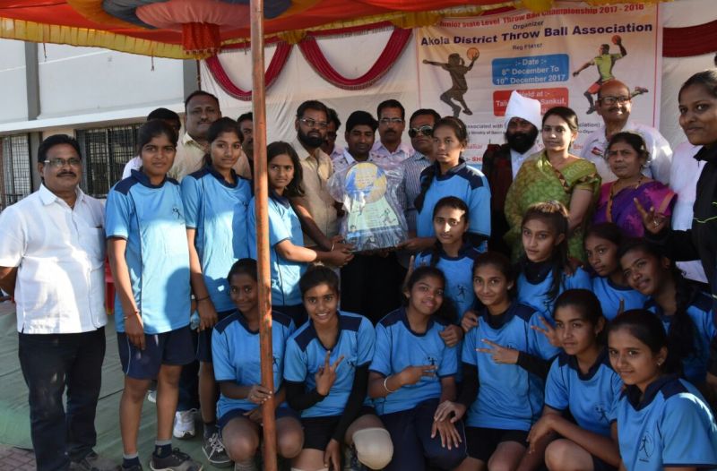 State level throwball competition: Girls win Nashik, and boys win Aurangabad team | राज्यस्तरीय थ्रोबॉल स्पर्धा : मुलींमध्ये नाशिक, तर मुलांमध्ये औरंगाबाद संघाला विजेतेपद