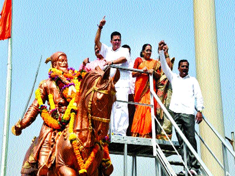 Shiv lovers announce 'Jal Bhavani, Jai Shivaji' in Jalosh, Thane | शिवप्रेमींमध्ये जल्लोष, ठाण्यातही ‘जय भवानी, जय शिवाजी’चा घोष