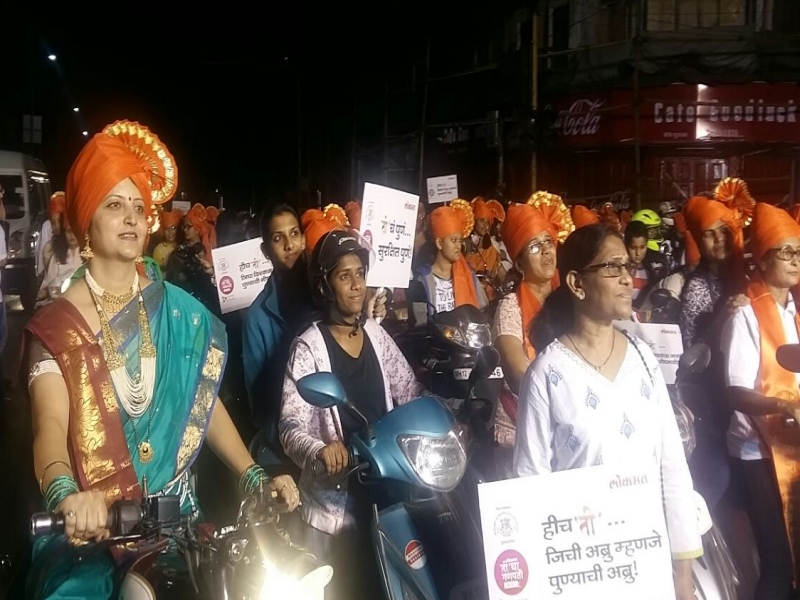 Lokmat 'Ti' Ganapati: Women's Midnight Rally begins, women's spontaneous response to the program | लोकमत 'ती' चा गणपती : महिला मिड नाईट रॅलीला सुरुवात, उपक्रमाला महिलांचा उत्स्फूर्त प्रतिसाद