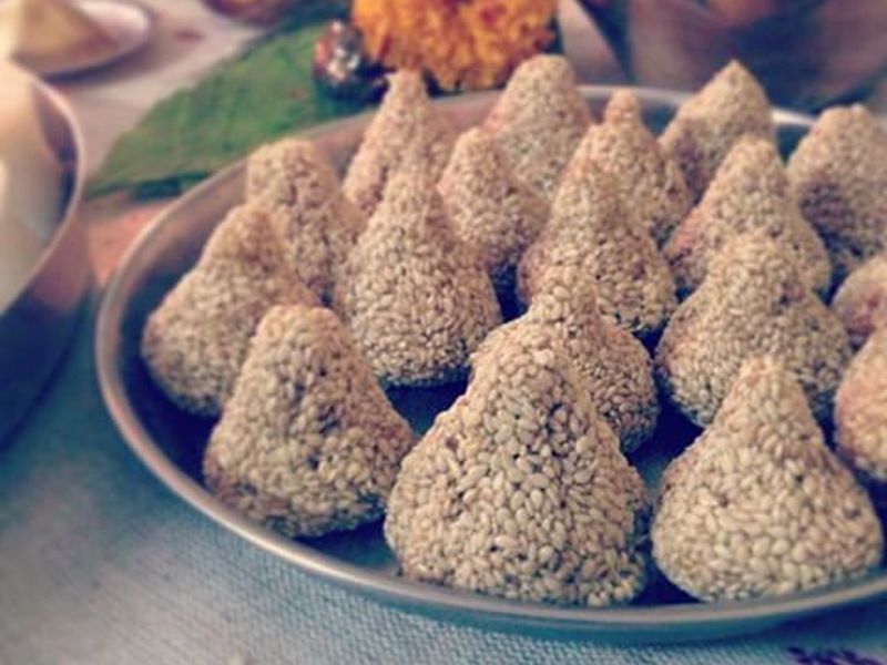 ganesh festival special receipe how to make tilgulache modak | #BappachaNaivedya : आरोग्यदायी असे तीळगुळाचे मोदक