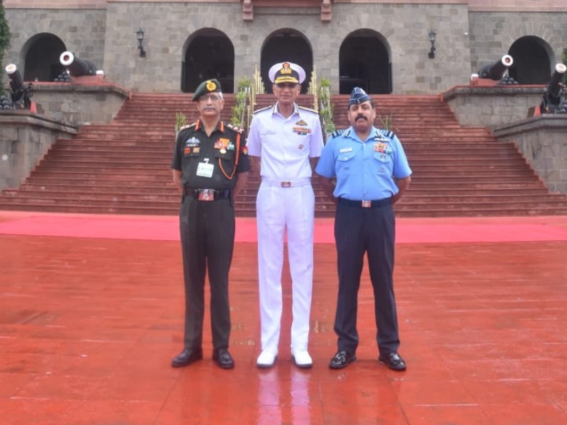 After 30 years, the three heads of the defense forces came together in the NDM | तब्बल 'तीस' वर्षानंतर संरक्षण दलाचे तिन्ही प्रमुख एनडीएमध्ये आले एकत्र