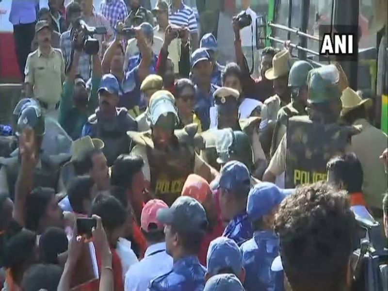 karnataka government celebrating tipu jayanti amid opposition protest | Tipu Sultan Jayanti : कर्नाटकात टिपू सुलतान जयंतीवरून भाजपाची निदर्शनं