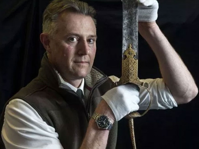 Tipu Sultan artefacts found after 220 years will auction in Britain | तळघरात २२० वर्षांनी मिळाली टीपू सुलतानची बंदूक आणि तलवार, लवकरच होणार लिलाव!