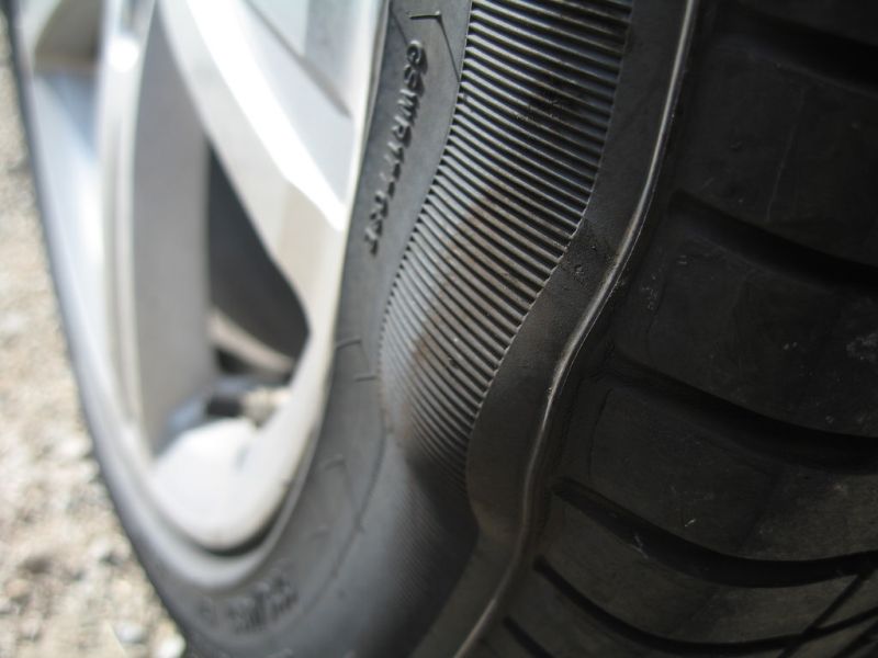 Why do tires come Bulges? If you do not pay attention... | टायरला फुगे का येतात? लक्ष न दिल्यास ऐन वेगात फुटण्याची शक्यता...