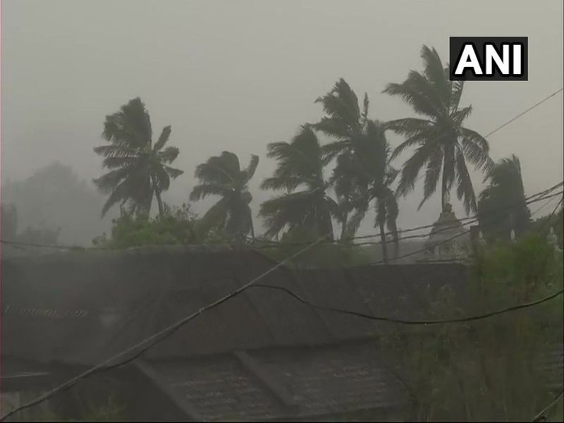 Andhra Pradesh, Odisha fear of floods due to hurricane | तितली चक्रीवादळामुळे आंध्र प्रदेश, ओदिशात आता पुराची भीती