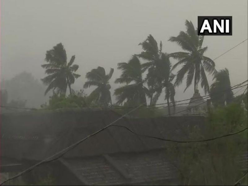 Cyclone Titli Updates: odisha titli cyclone the number of people killed reached 57 the loss | Cyclone Titli Updates: ओडिशामध्ये 'तितली' चक्रीवादळाने हाहाकार, 57 जणांचा मृत्यू