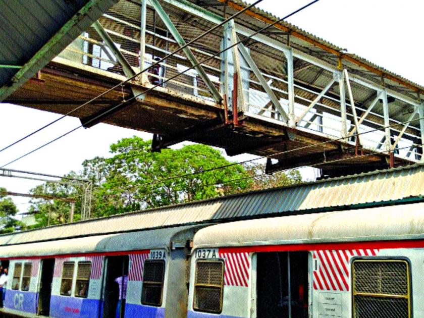 Pillacha's disturbance at Titwala railway station | टिटवाळा रेल्वेस्थानकातील पुलाची दुरवस्था