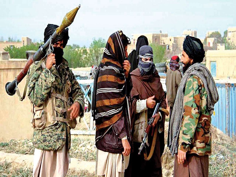 Afghanistan: Suspicion of father joining rebel gang, child hanged by taliban | Afghanistan: वडील बंडखोरांच्या टोळीत सामील झाल्याचा संशय, लहान मुलाला लटकवलं फासावर