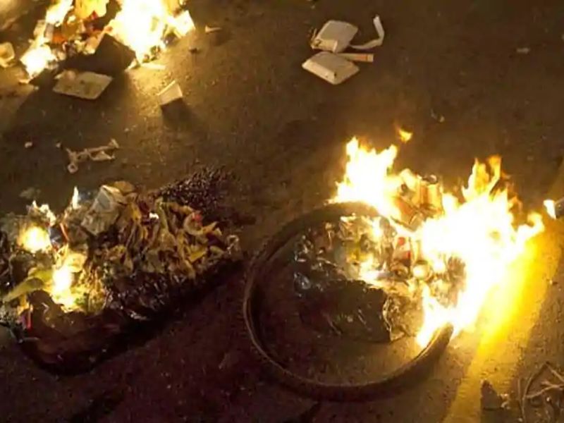 Tamil Nadu Man Upset Over Wifes Silence Sets car bike Building on fire | पत्नीच्या अबोल्यानं पतीला आला राग; कार, बाईक, इमारतीला लावली आग