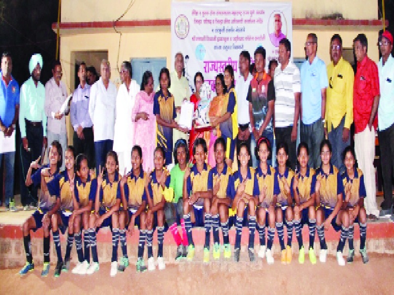 Pune team's girls team won | पुणे विभागाचा मुलींचा संघ विजयी