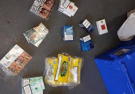 Only 129 ruppes tobacco seized in police raid | पोलिसांच्या छाप्यात केवळ १२९ रुपयांचा तंबाखू जप्त!