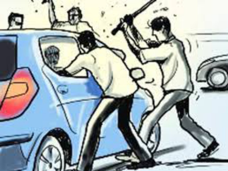 Pimpri-Chinchwad gangs; City citizen panicked by vehicle breaken session | पिंपरीत टोळक्यांचा धुमाकूळ ; वाहन तोडफोडीच्या घटनांनी शहरवासियांमध्ये भीतीचे वातावरण