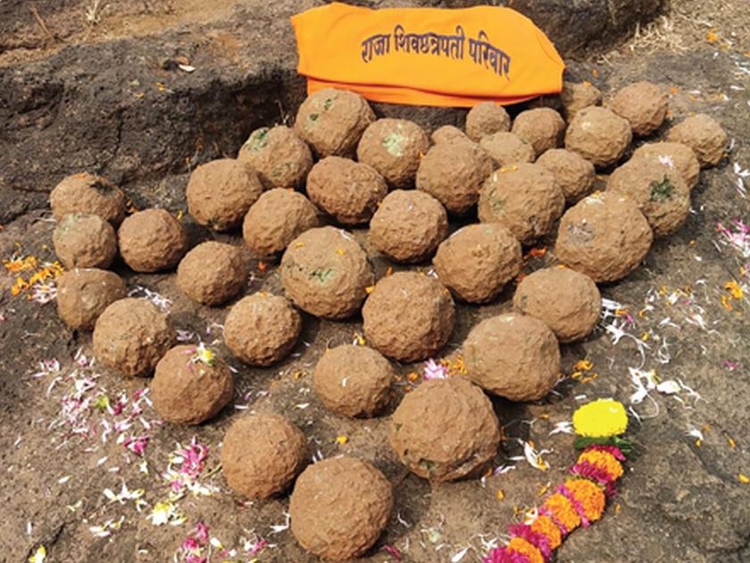 40 cannons were found on Bhiwgada | शिवकालीन वैभव! भिवगडावर सापडले ४० तोफगोळे