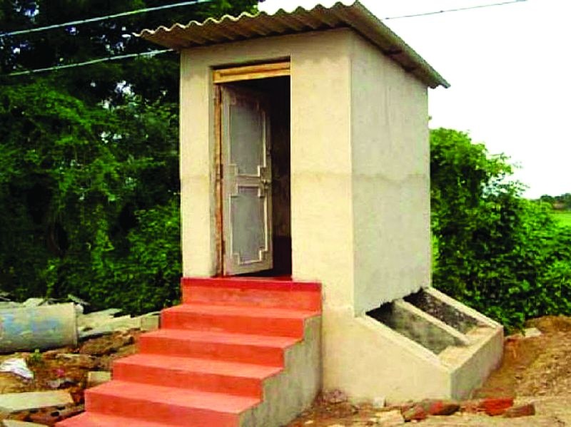 Buldana district: neglected toilets in rural areas! | बुलडाणा जिल्हा : ग्रामीण भागात शौचालय वापराकडे दुर्लक्ष!
