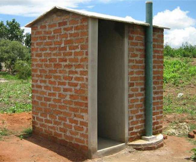 water scarcity; efect on toilets | पाणीटंचाईचा शौचालय वापराला फटका