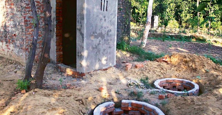 Clean India Mission; 66 villages has total toilets |  स्वच्छ भारत मिशन ; मंगरुळपीर तालुक्यातील ६६ गावे हागणदरीमूक्त