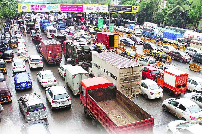 Toll increase; Confusion on the noses of Mumbai | टोल वाढ; मुंबईच्या नाक्यांवर गोंधळ