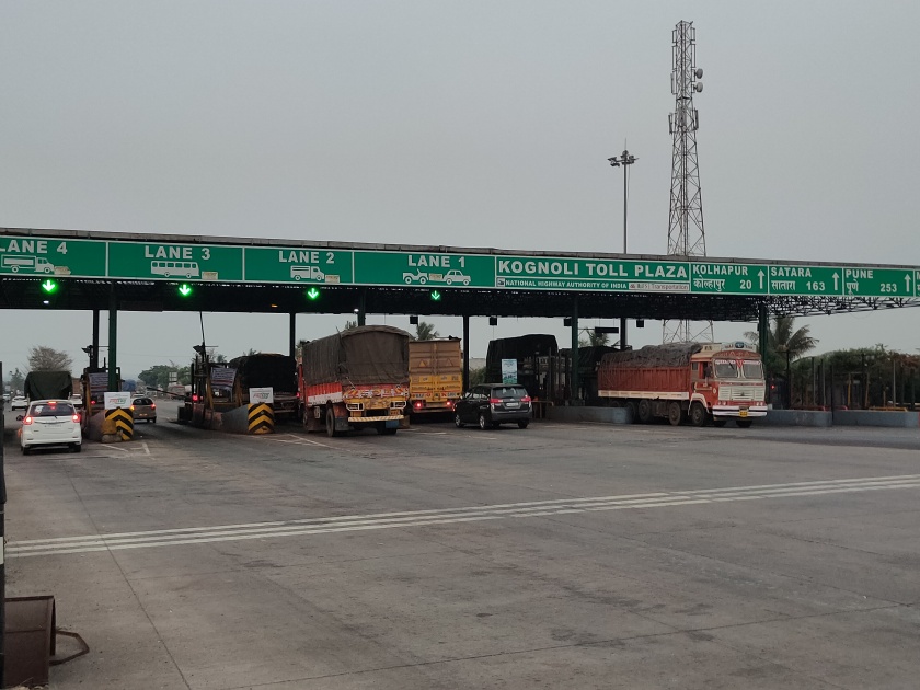 Picture of double toll Kognoli toll naka filled with 25% vehicles | २५ टक्के वाहनांनी भरला दुप्पट टोल, कोगनोळी टोल नाक्यावरील चित्र