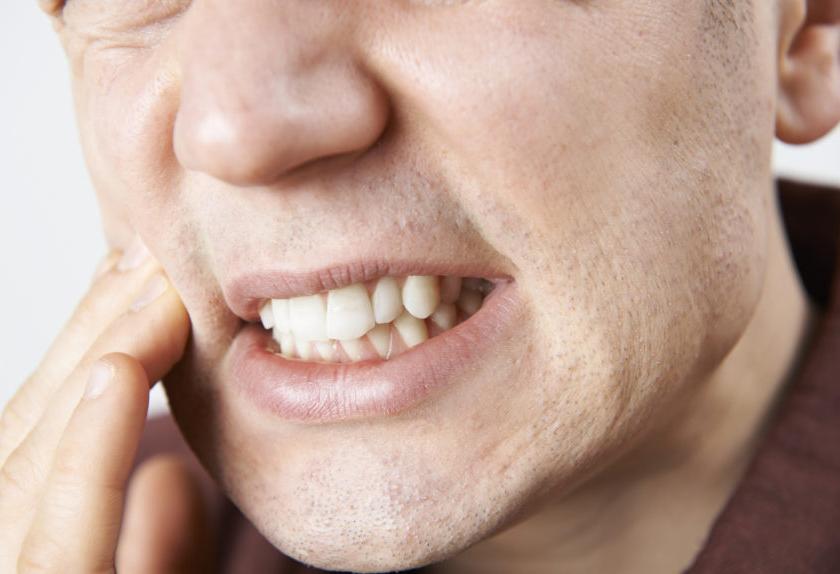 Toothache increased by 50% of citizens during Corona period | कोरोना काळात ५० टक्के नागरिकांचे वाढले दातांचे दुखणे