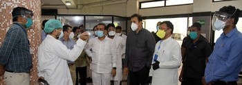 Action on private hospitals obstructing patients: Health Minister Rajesh Tope | रुग्णांची अडवणूक करणाऱ्या खासगी रुग्णालयांवर कारवाई : आरोग्यमंत्री राजेश टोपे