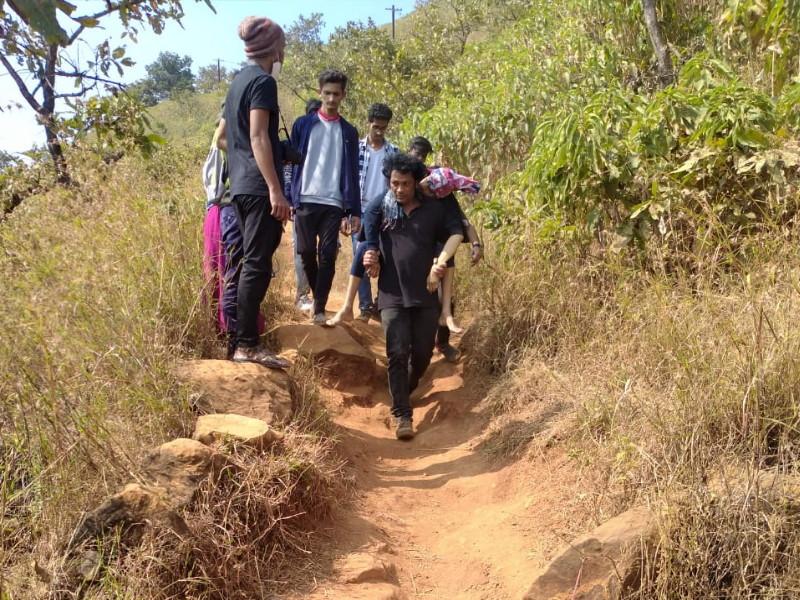 21 year old dies after falling on head while climbing Torna fort | तोरणा गडावर चढताना डोक्यात दगड पडून २१ वर्षीय युवकाचा मृत्यू