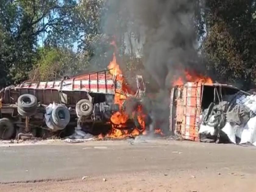 accident at Hatkhamba on Mumbai Goa highway, two trucks burnt down | मुंबई-गोवा महामार्गावरील हातखंबा येथे भीषण अपघात, दोन ट्रक जळून खाक; सुदैवाने चालक बचावले