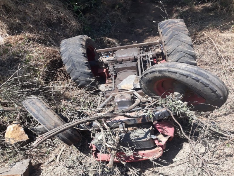 A tractor fall down in valley with stones; two person death , khed taluka incidents | दगडाने भरलेला ट्रॅक्टर दरीत कोसळला, दोघांचा मृत्यू ; खेड तालुक्यातील घटना