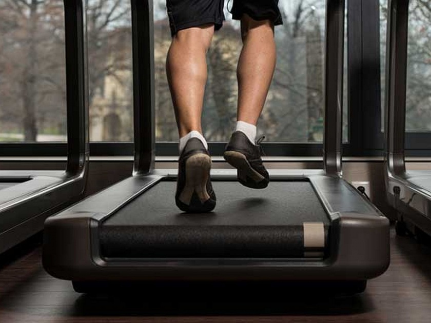 24 year old Engineer running on treadmill in gym, Died from heart attack | धक्कादायक! ट्रेडमिलवर धावताना २४ वर्षीय तरूणाचा मृत्यू, जिममध्ये काय घ्याल काळजी?