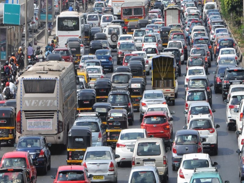 Due to Metro work, traffic congestion on Western Express Highway in Mumbai | मेट्रोच्या कामामुळे मुंबईत वेस्टर्न एक्स्प्रेस हायवेवर वाहतूक कोंडी
