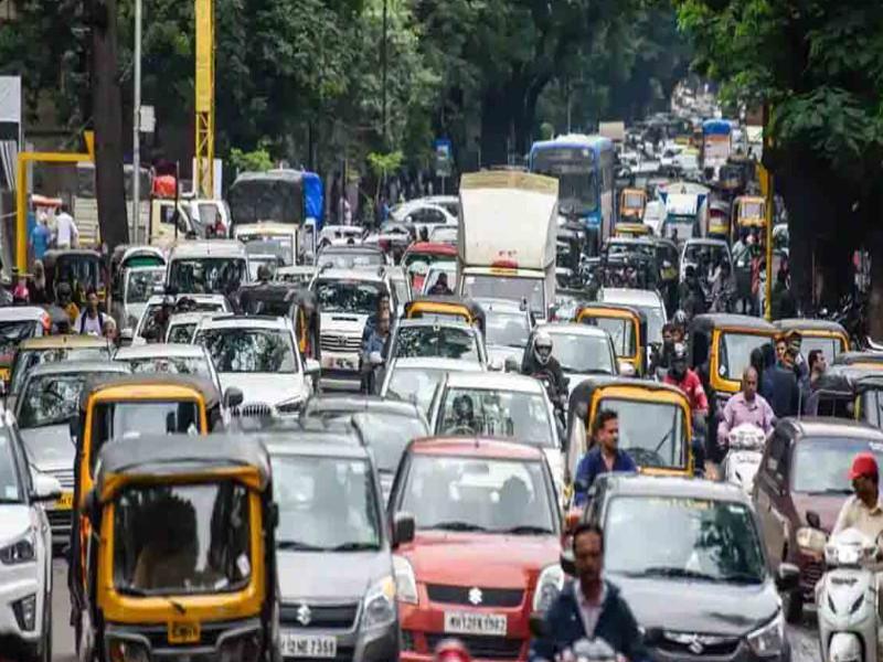 41 intersections causing traffic jams in Pune city; Municipal Commissioner, Police Commissioner will conduct a joint inspection | पुणे शहरात वाहतूक कोंडी होणारे ४१ चौक; पालिका आयुक्त, पोलिस आयुक्त संयुक्त पाहणी करणार