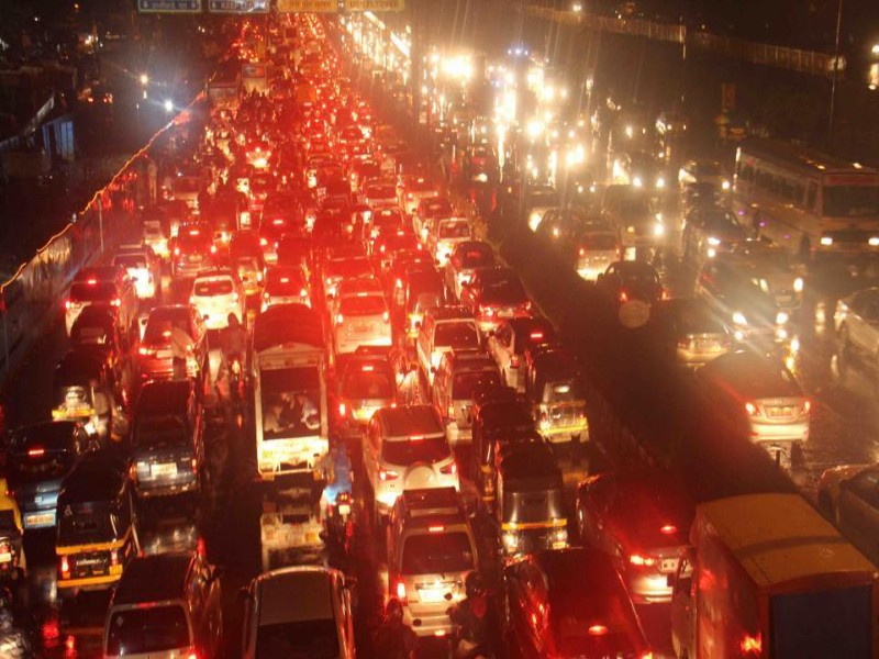 Pune citizens evening going to traffic in Pune | धक्कादायक वास्तव! पुणेकरांची सायंकाळ वाहतुक कोंडीत; खासगी कंपनीच्या अहवालातून बाब समोर