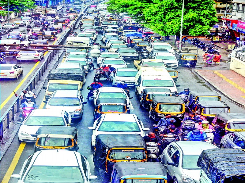 traffic jam in pune city due to rain | पावसाने केली पुणेकरांची '' कोंडी '' : प्रशासन, मेट्रो आणि खड्ड्यांचा फटका