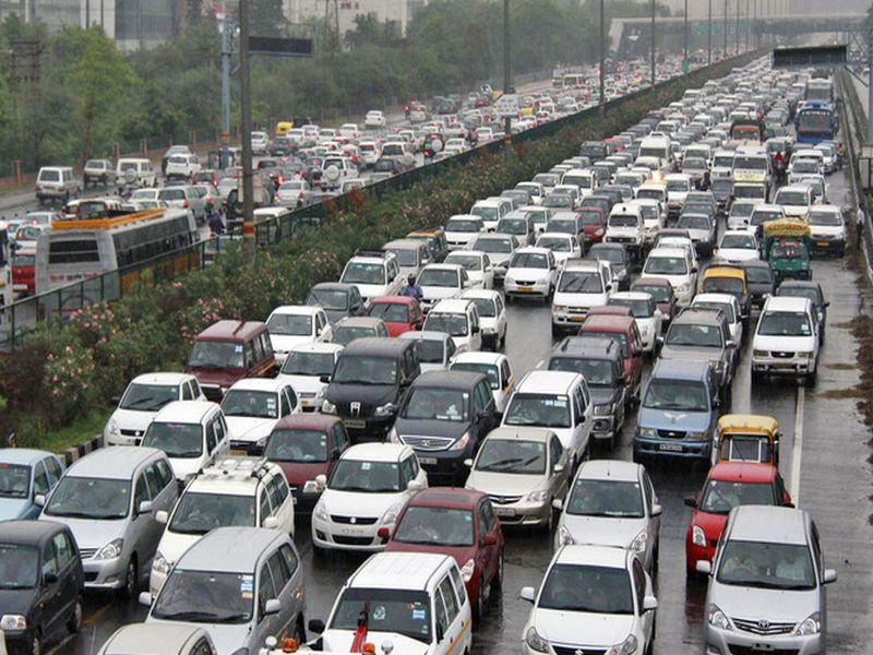 Travel costs 5 percent extra time; Traffic congestion hits Mumbai | प्रवासात खर्च होतो ६५ टक्के अतिरिक्त वेळ; मुंबईकरांना वाहतूककोंडीचा फटका
