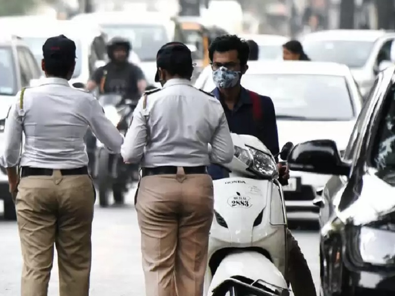 Traffic fine money goes to shopkeeper's QR code! Traffic police suspended | Pune: वाहतूक दंडाचे पैसे गेले दुकानदाराच्या क्यूआर कोडवर! वाहतूक पोलिस निलंबित