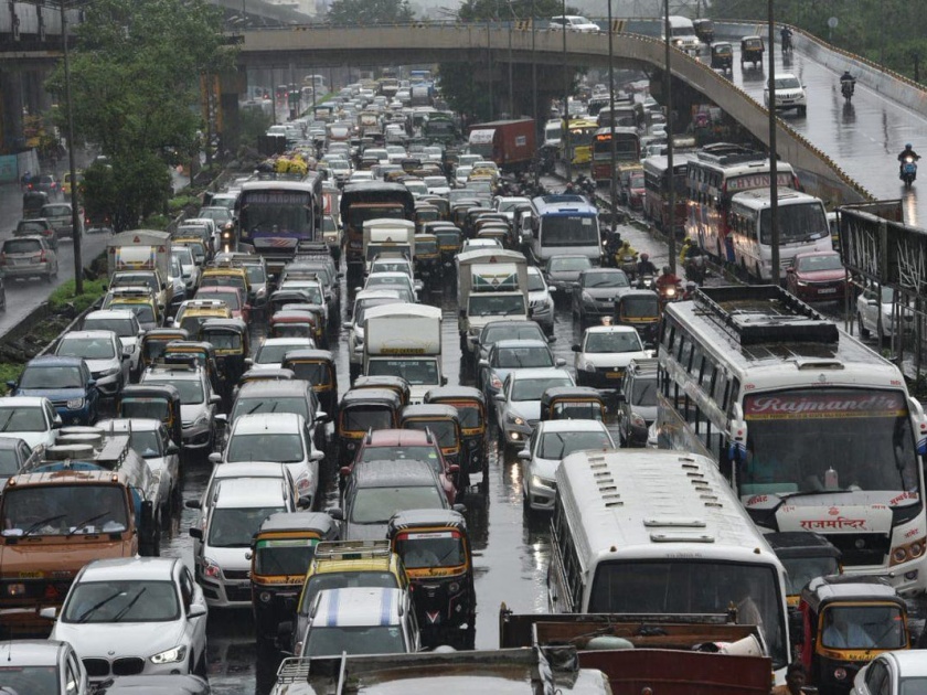 Mumbai Rain Update: Road traffic slowed down due to water scarcity | Mumbai Rain Update: सखल भागात पाणी साचल्याने रस्ते वाहतूक मंदावली 