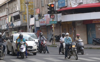Traffic signal in Nagpur starts after two months | नागपुरात वाहतूक सिग्नल दोन महिन्यानंतर सुरू