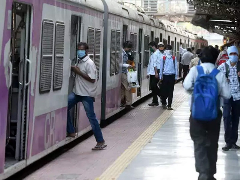 diwali gift to passengers single ticket available monthly pass forced cancellation | Pune Local Train: प्रवाशांना दिवाळी भेट; एकेरी तिकीट उपलब्ध, मासिक पासची सक्ती रद्द