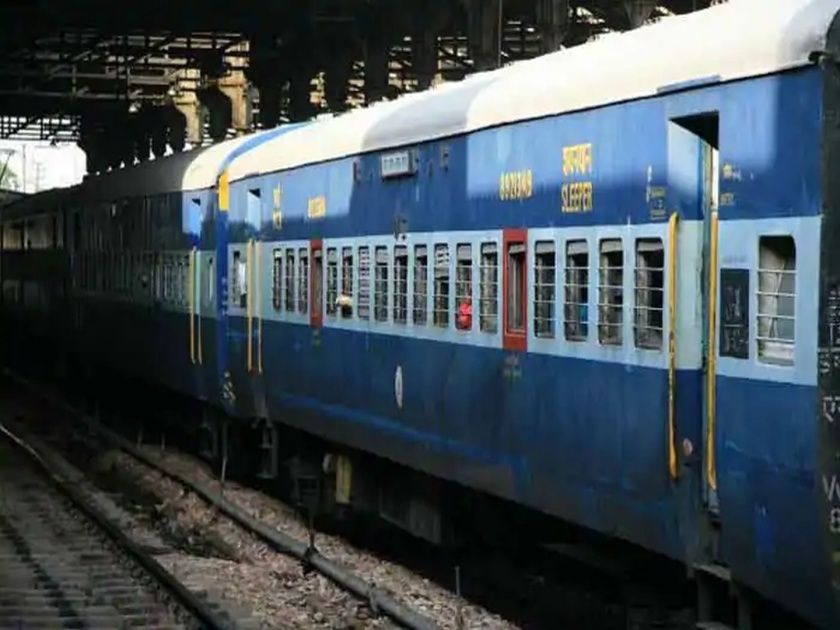 20 years old youth pushed off train for refusing to say jai shri ram | धक्कादायक! जय श्रीराम म्हटलं नाही म्हणून चालत्या ट्रेनमधून ढकललं 