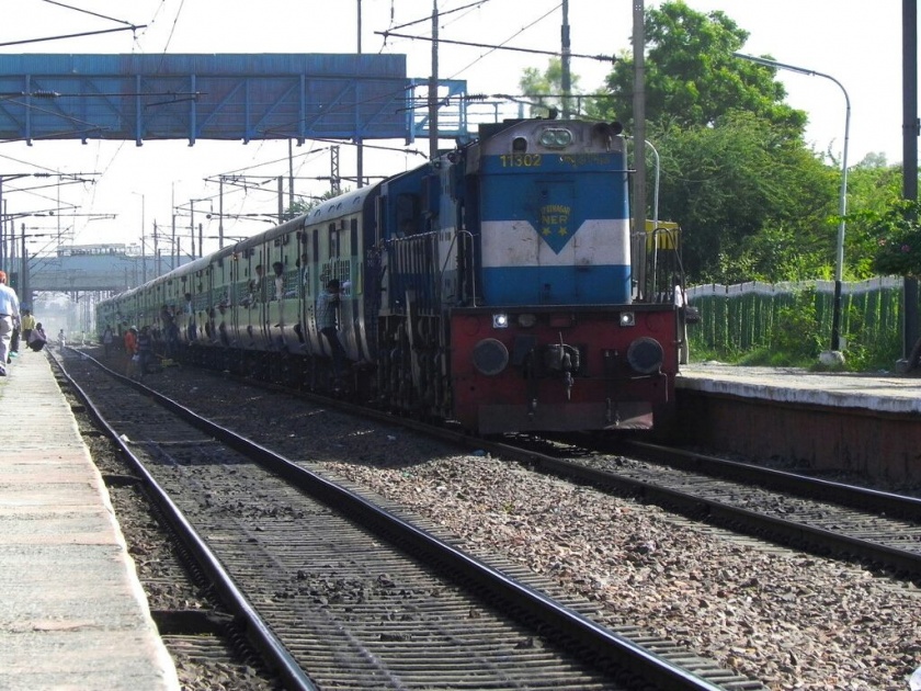 Two passenger train will not run to Manmad and only to Nagarsole station | दोन पॅसेंजर रेल्वे मनमाडपर्यंत न जाता केवळ नगरसोल स्टेशनपर्यंतच धावणार