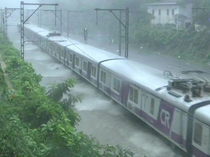 Mumbai Train Update: Impact of rail traffic due to heavy rains | Mumbai Train Update: मुसळधार पावसामुळे रेल्वे वाहतुकीवर परिणाम; प्रवाशांचा खोळंबा