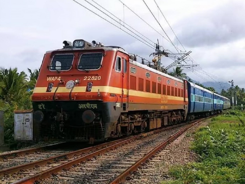 Six summer special trains for Chakarmanyas from Mumbai; Konkan Railway's decision to avoid overcrowding | मुंबईहून चाकरमान्यांसाठी उन्हाळ्यात विशेष सहा गाड्या; अतिरिक्त गर्दी टाळण्यासाठी कोकण रेल्वेचा निर्णय
