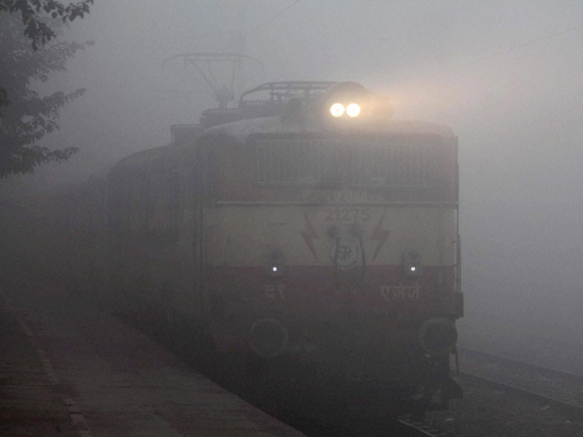 23 trains running through Nagpur, 'Late', 3 canceled due to fog | नागपूरमार्गे धावणाऱ्या  २३ रेल्वेगाड्या धुक्यामुळे ‘लेट’, ३ रद्द