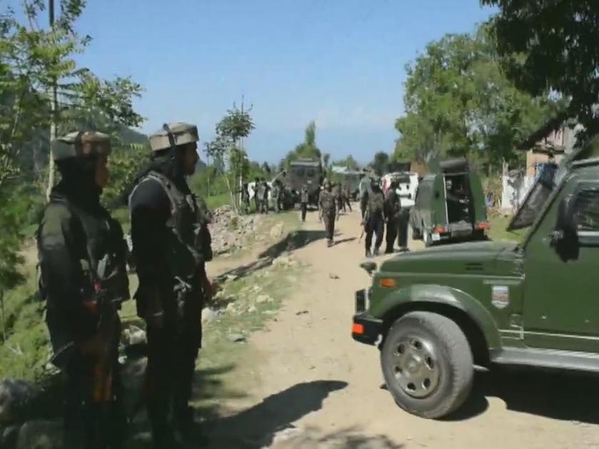 An exchange of fire between terrorists and security forces is underway in forests of Tral | पुलवामातील त्रालमध्ये सुरक्षा यंत्रणा आणि दहशतवाद्यांमध्ये चकमक; 1 दहशतवादी ठार