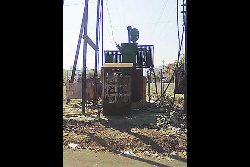 'Do not burn garbage near transfarmers' - Appeal for Mahavitaran | ‘विद्युत रोहित्राजवळ कचरा जाळू नका’ -  महावितरणचे आवाहन  