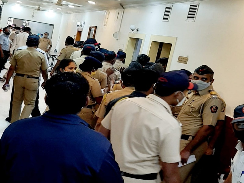 Dissatisfaction among police personnel over Pune transfers; Line for appeal to the Commissioner of Police | पुणे पोलीस दलात बदल्यांवरून 'नाराजीनाट्य'; आयुक्तांकडे दाद मागण्यासाठी कर्मचाऱ्यांची रांग